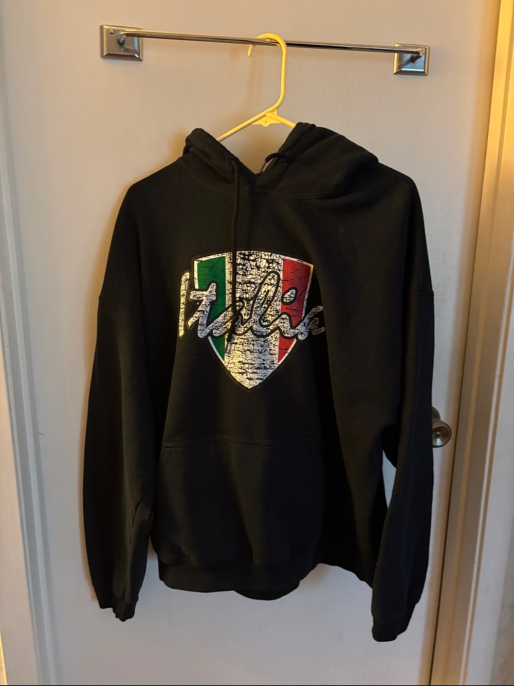 Gildan Black Pullover Hoodie with Italy Shield Graphic in Green White Red
